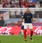 九州娱乐-国际足坛上一场耀眼的精彩角逐大战(国际足坛上一场耀眼的精彩角逐大战视频)