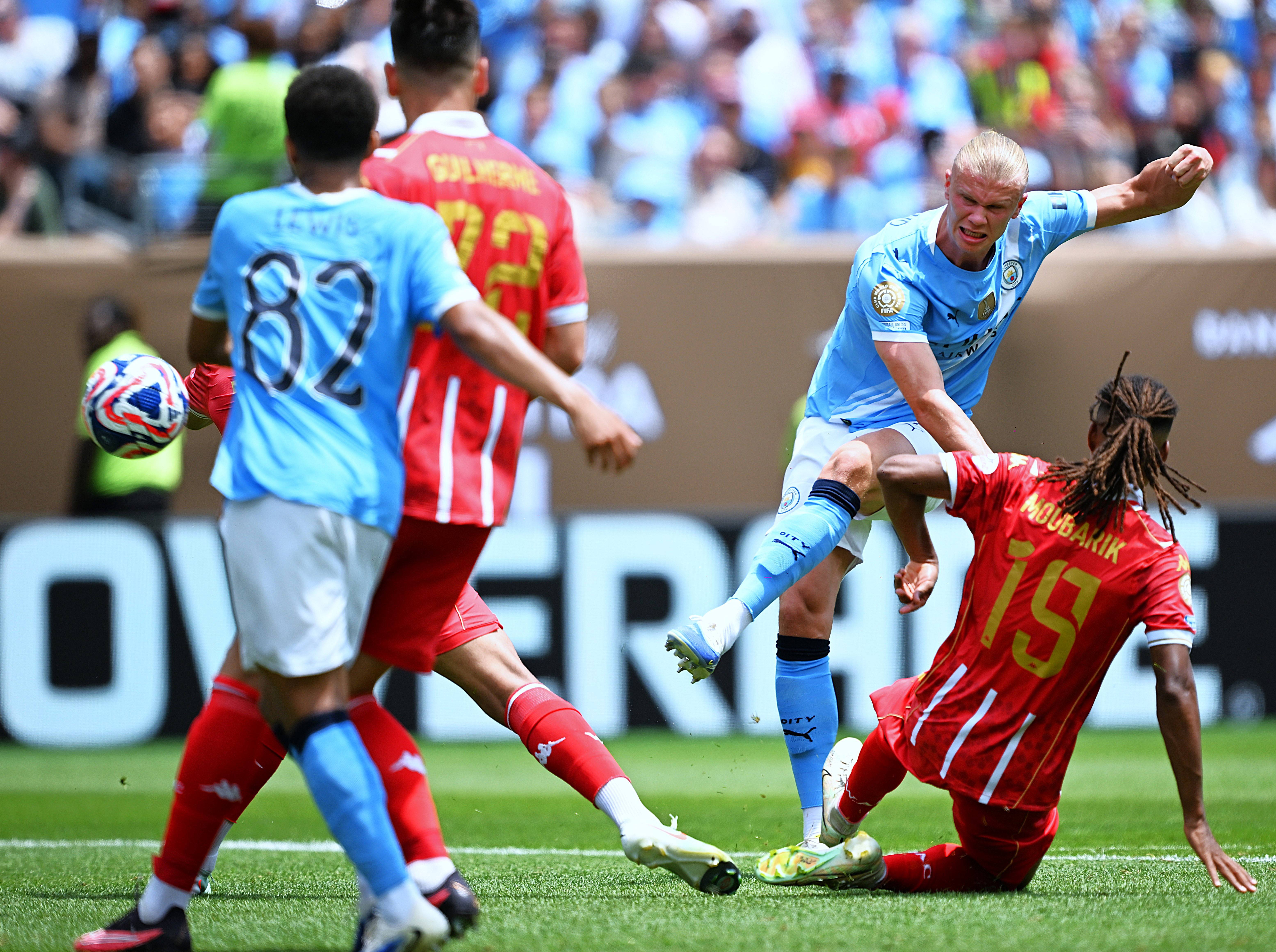 九州娱乐-曼城继续在英格兰足球赛场上表现出色(英国曼城足球)