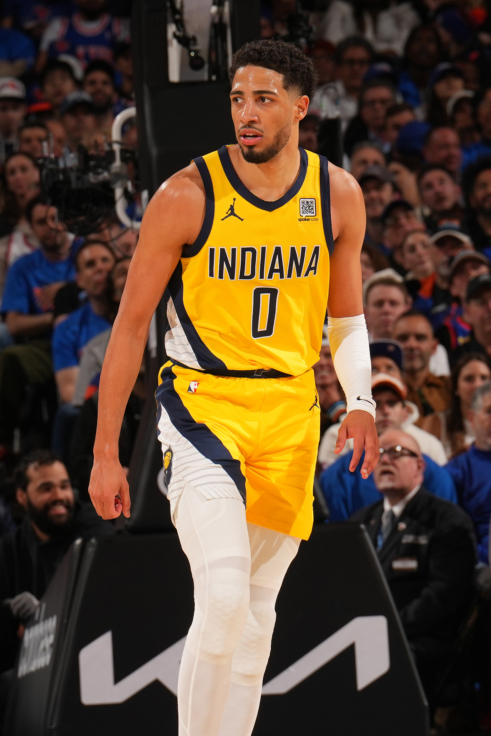 九州娱乐-步行者队关键时刻稳定发挥，逆转比赛获胜